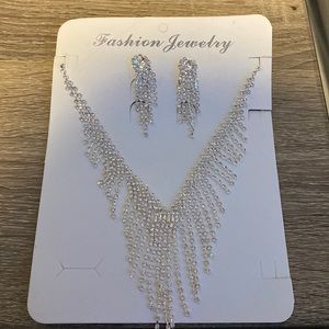 Set of earrings and necklace